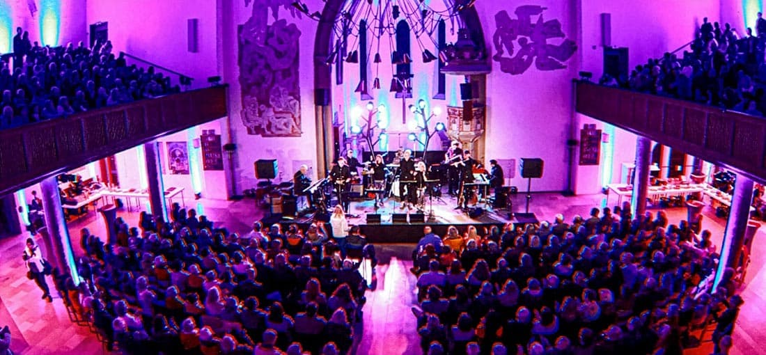 Die Bühne vom Crossover 2025